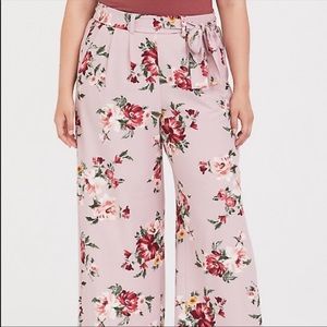 TORRID FLORAL PANT SIZE 1 14/16 New!